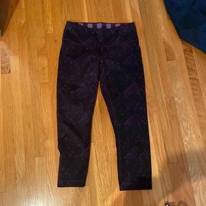 Reversible Lululemon size 4 workout leggings. Good condition.